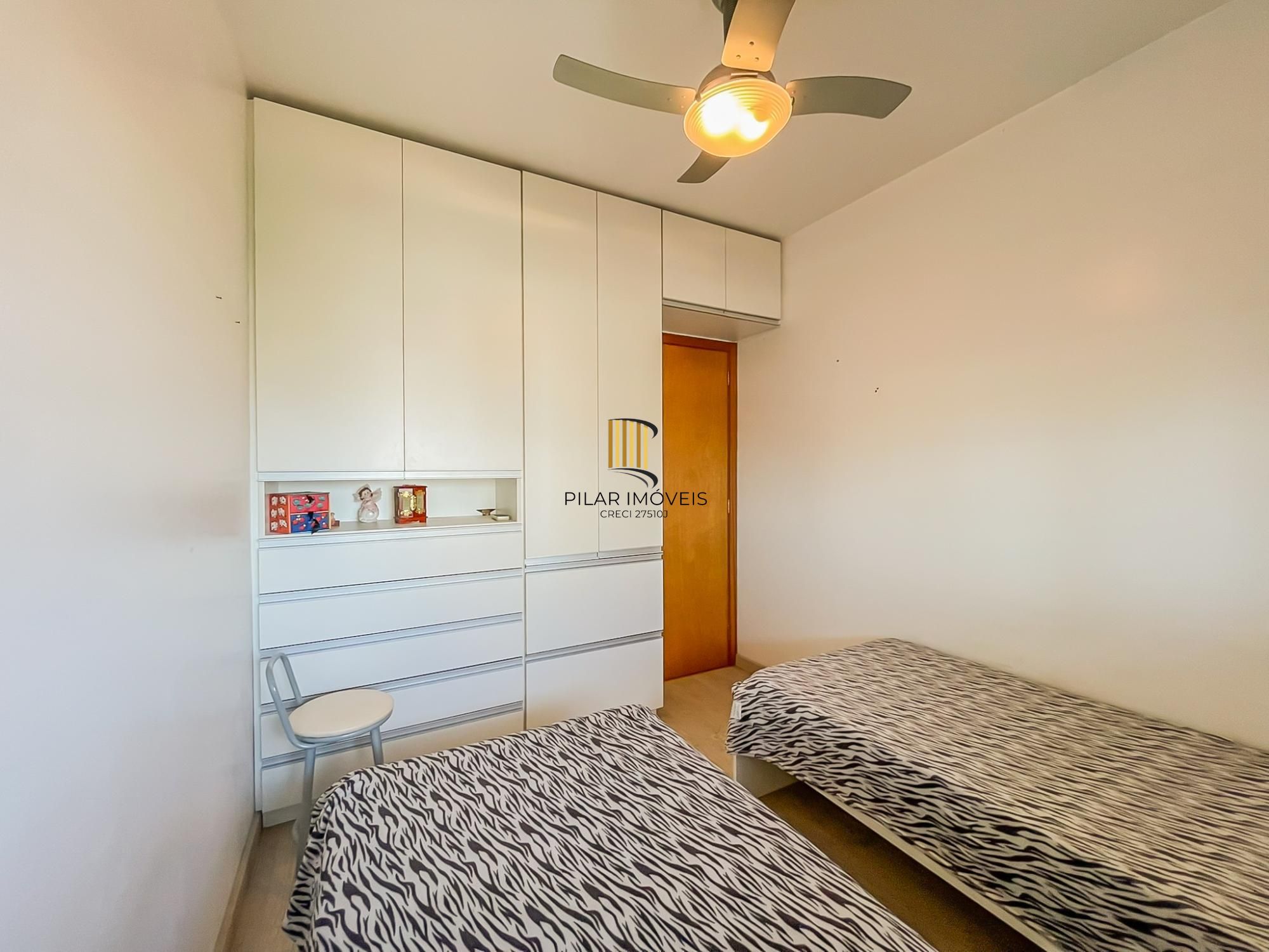 Lindo apartamento 03 dormitórios, duas vagas Coração Menino Deus