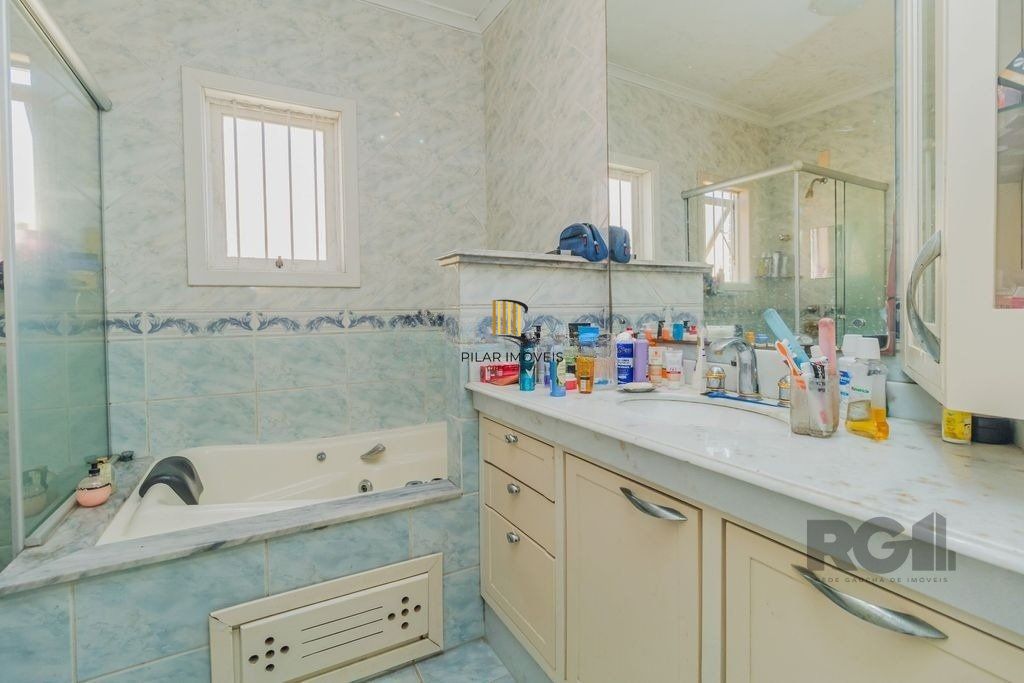 Casa 224m² - 3 dormitórios, 4 vagas no bairro Parque Santa Fé