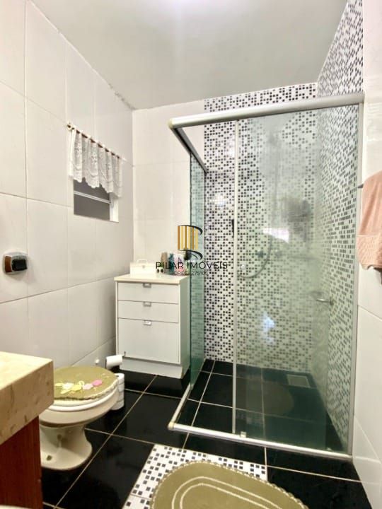 Casa com 03 dormitorios e 4 vagas de garagem proximo a Sport club Sáo jóse - Porto Alegre/RS.