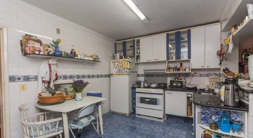 Casa 250m² - 5 dormitórios, 2 suítes e 4 vagas no bairro Santa Maria Goretti