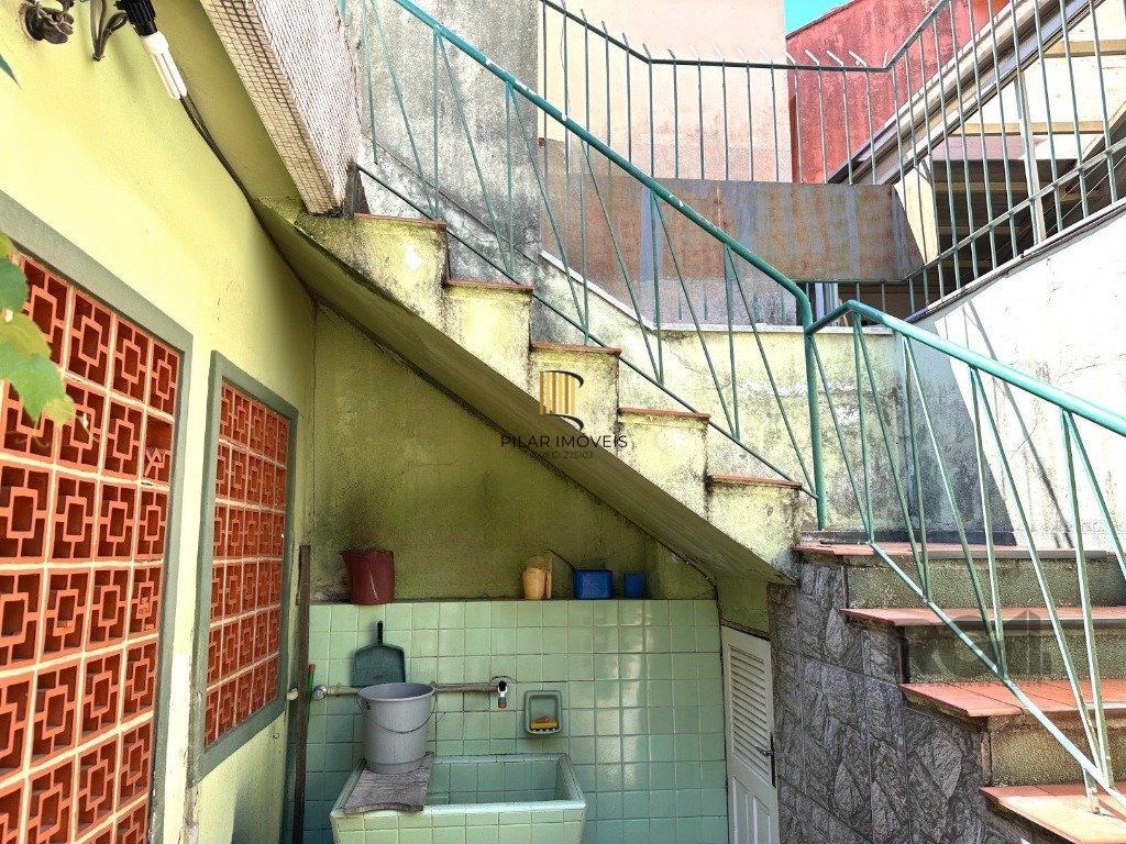 Casa 3 dormitórios no Bairro Glória, próxima a Prof. Oscar Pereira.
