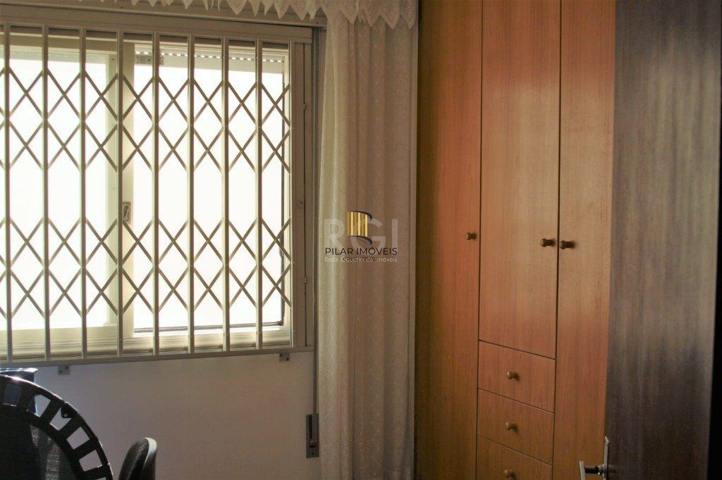 Apartamento com 03 dormitórios, churrasqueira e vaga de garagem no Menino Deus