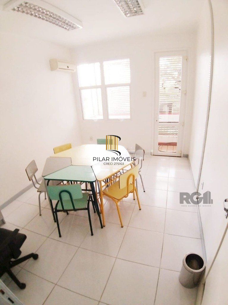 Casa comercial com 12 dormitórios no bairro Teresópolis