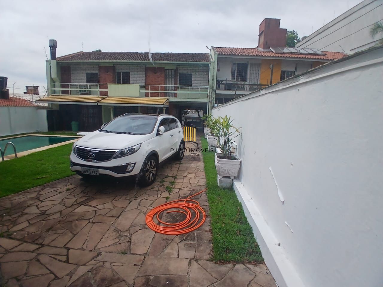 Casa com piscina e patio ampla no bairro Boa Vista, Porto Alegre/RS