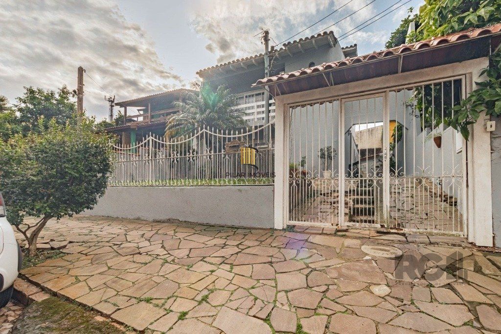 Casa de 3 dormitórios, no bairro Espírito Santo