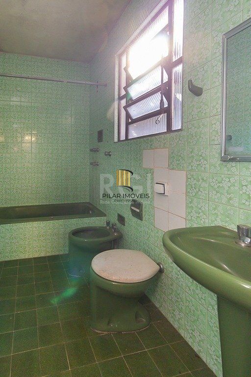 Casa 3 dormitórios, 3 banheiros, bairro Teresópolis.