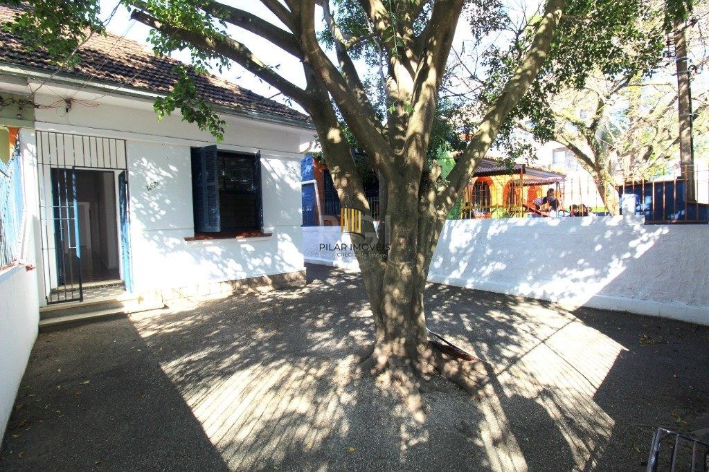 Casa 6 dormitórios no bairro Teresópolis