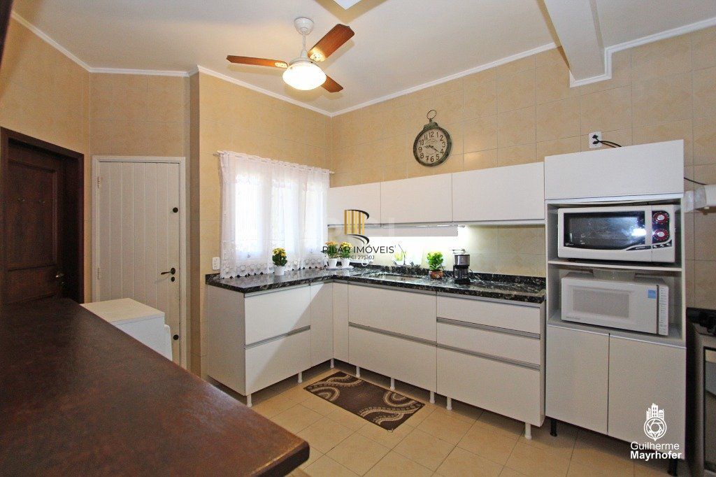 Casa para Venda - 240m², 5 dormitórios, sendo 1 suites, 3 vagas - Menino Deus