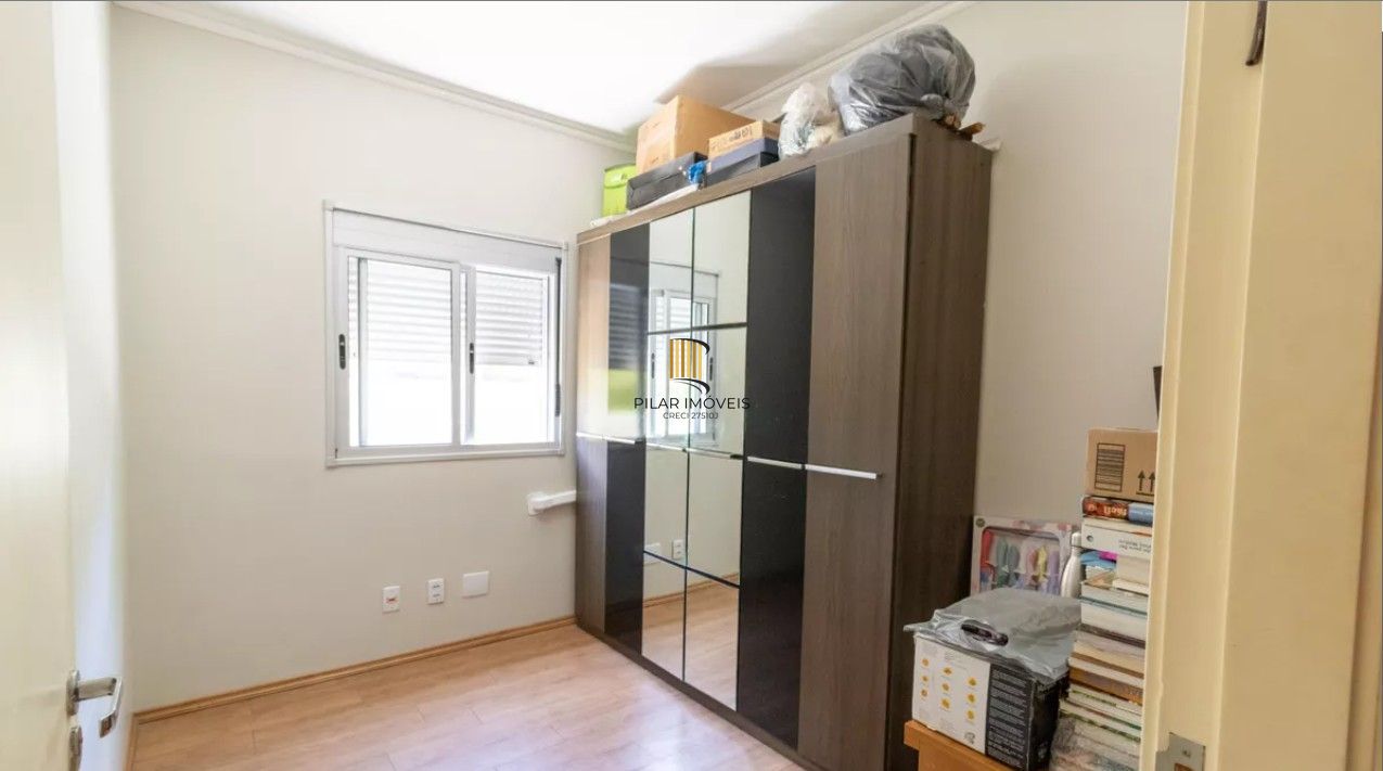 Apartamento de 2 dormitórios com 1 vaga de garagem escriturada, na Rua Dom Vital, Bairro Glória.