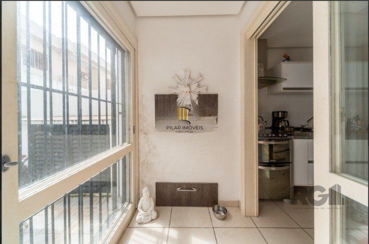 Casa em Condominio Fechado com 03 dormitórios no Bairro Camaquã