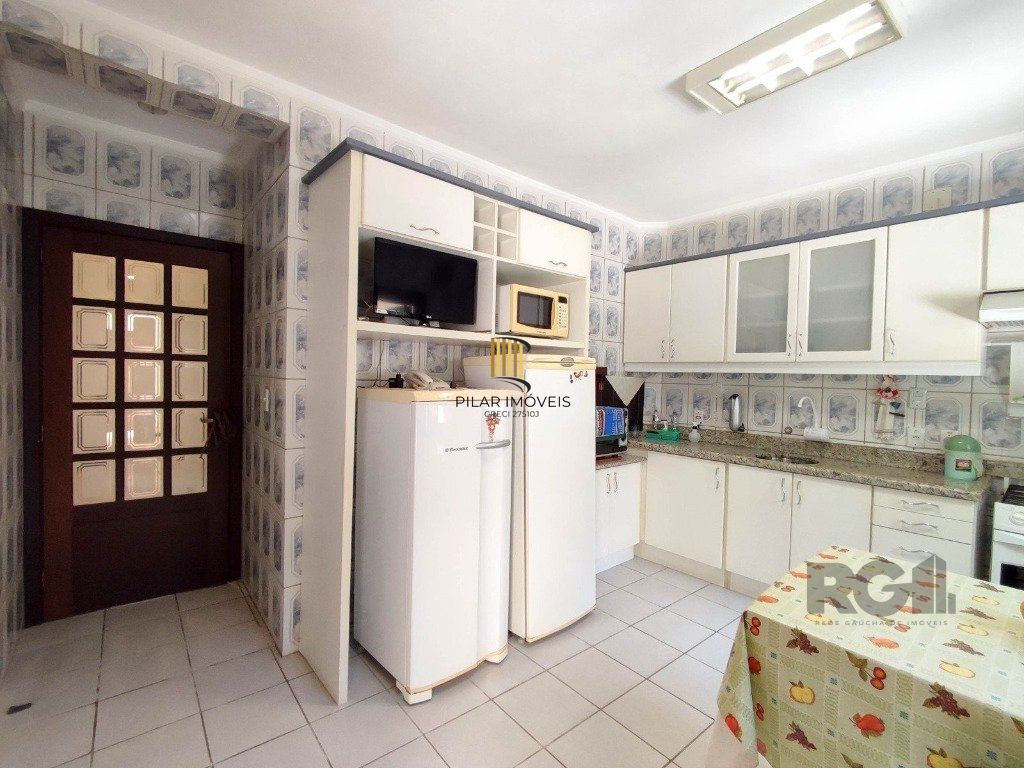 Excelente casa de 230m² com 4 dormitórios e 3 vagas.