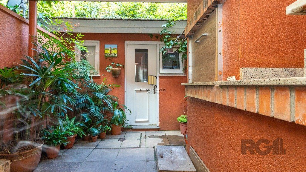 Casa em condomínio de 109m² - 3 dormitórios, 1 suíte e 1 vaga no bairro Teresópolis