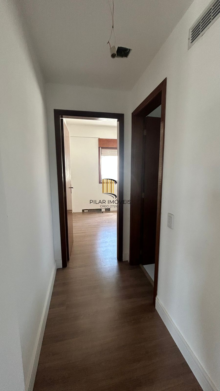 Apartamento 2 dormitórios no bairro Medianeira em Porto Alegre para Alugar
