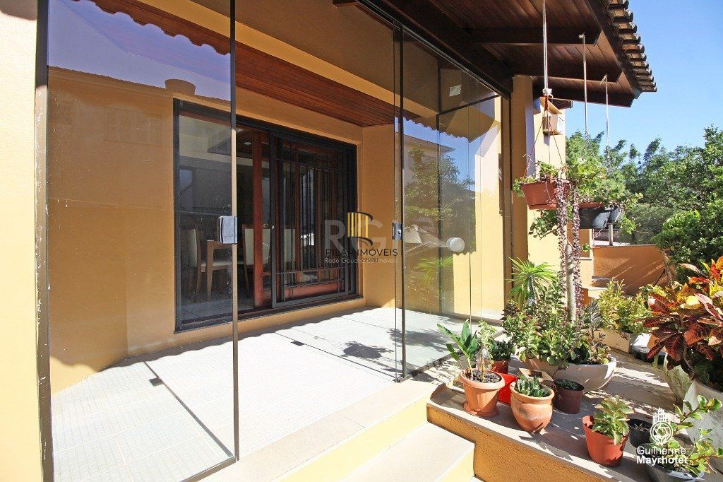 Casa para Venda - 275.72m², 4 dormitórios, sendo 3 suites, 4 vagas - Glória