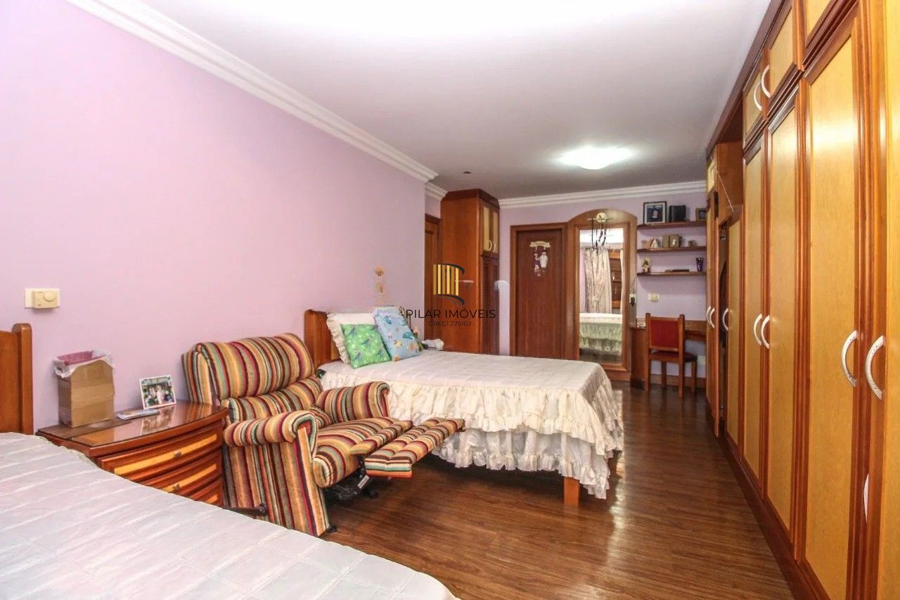 Casa 612m² - 3 suíte, 8 vagas no bairro Medianeira
