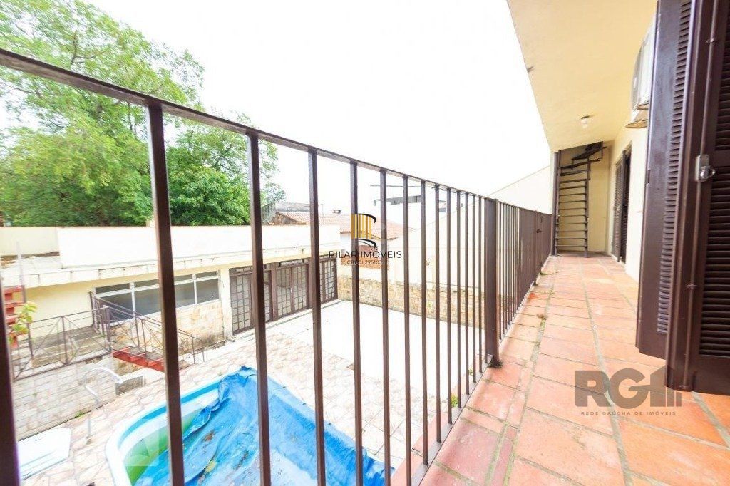 Casa para Venda - 450m², 4 dormitórios, sendo 3 suites, 5 vagas - Nonoai