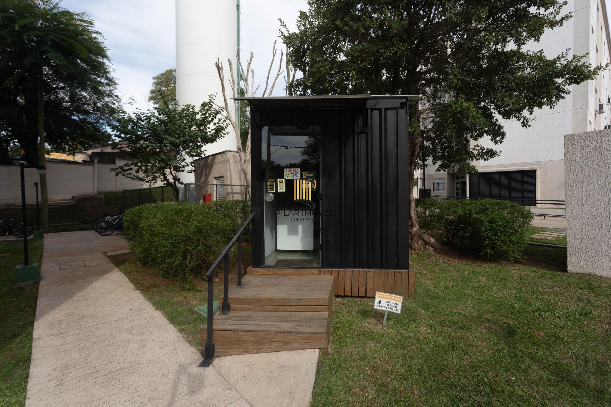 Apartamento á venda de 2 dormitórios no Bairro Protásio Alves.