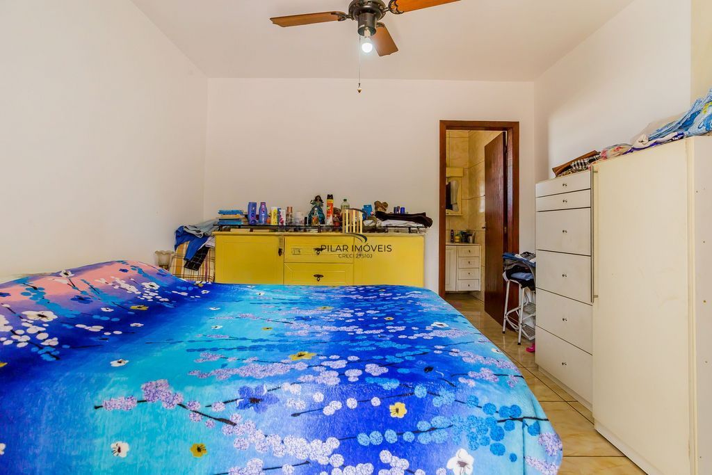 Casa de 6 dormitórios à venda No Bairro Jardim do Salso - Porto Alegre