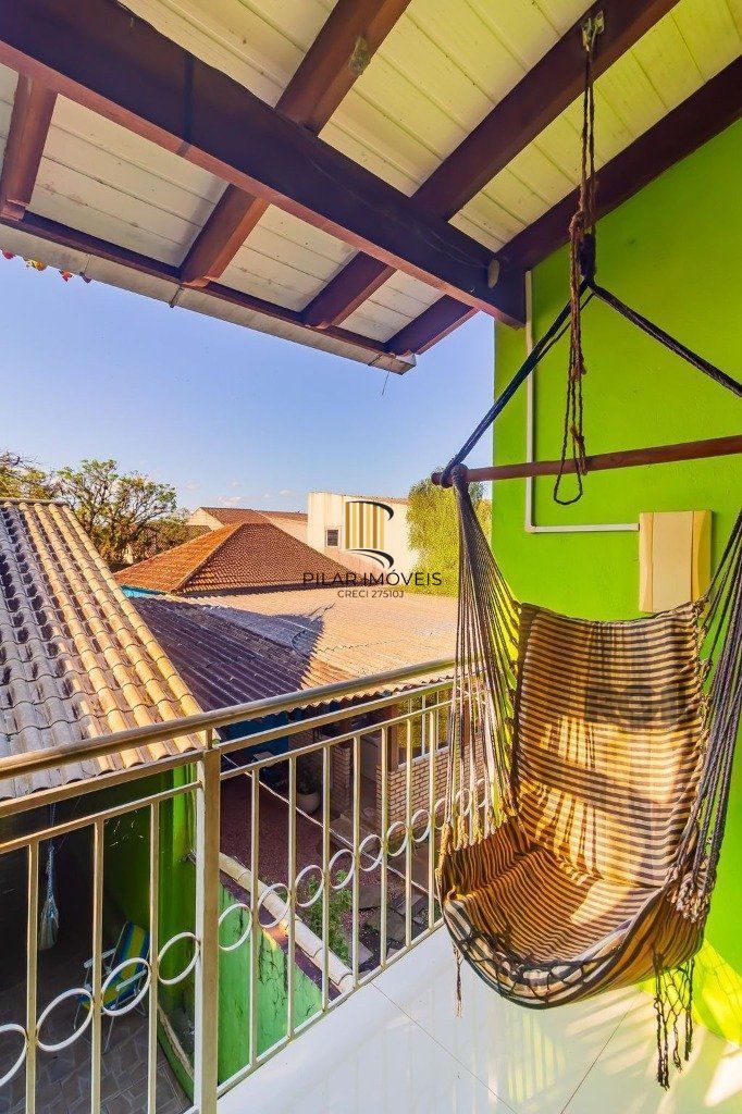 Casa de 4 dormitórios no bairro Belém Novo