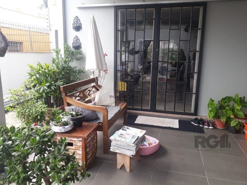 Casa 4 dormitórios no bairro Nonoai