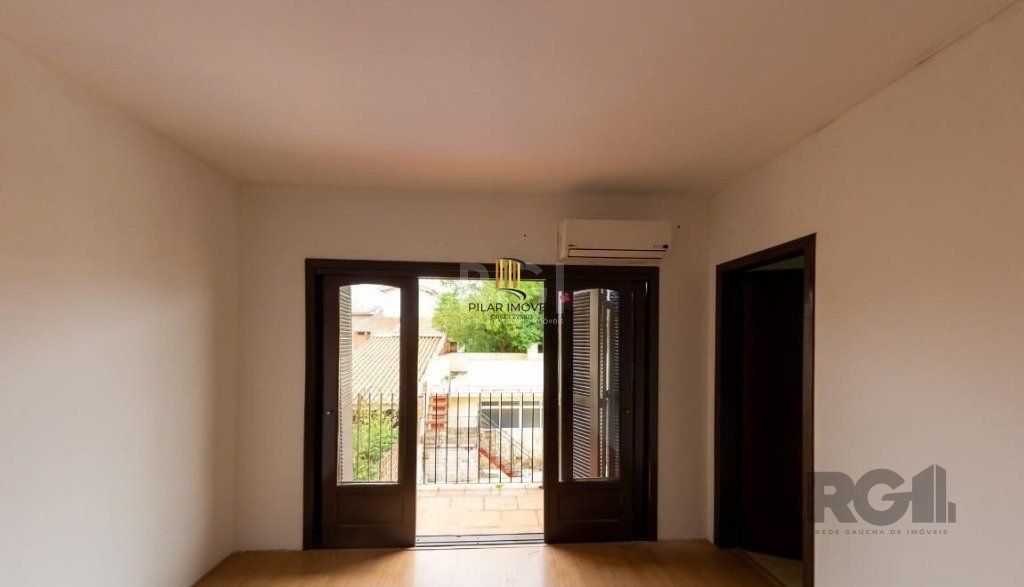 Casa para Venda - 450m², 4 dormitórios, sendo 3 suites, 5 vagas - Nonoai