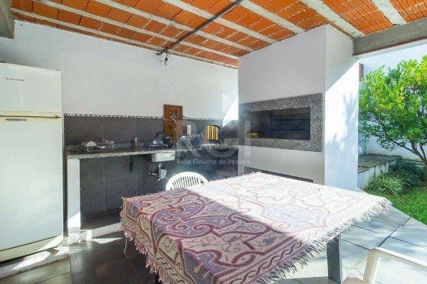 Casa para Venda - 227m², 3 dormitórios, sendo 1 suites, 4 vagas - Azenha