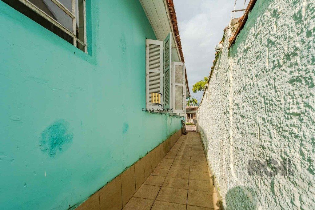 Casa 3 dormitórios no bairro Medianeira