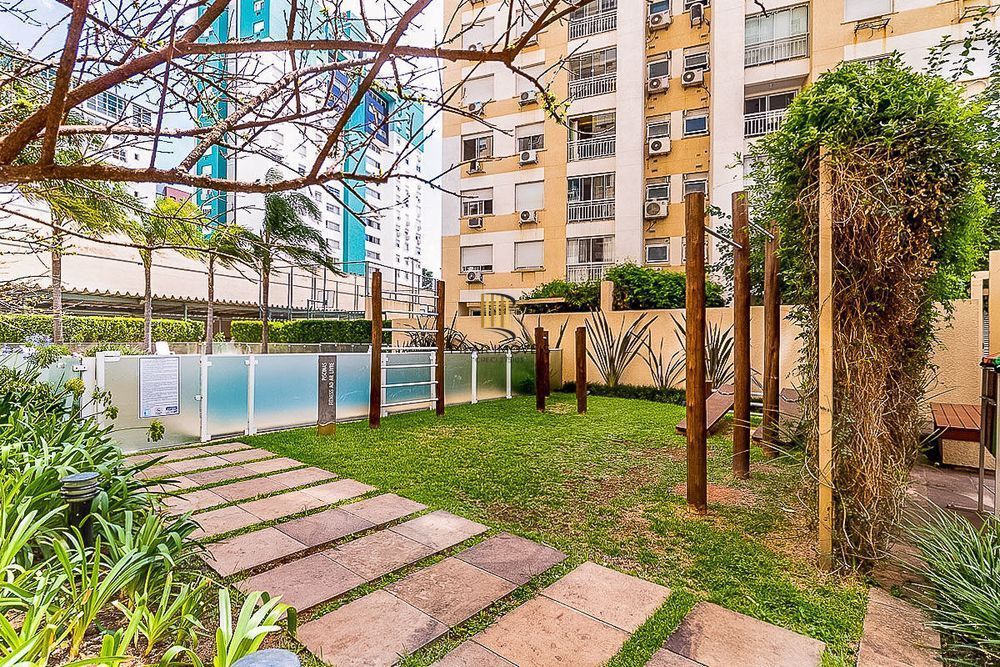 Apartamento 2 dormitórios com 1 suíte no bairro Passo D'areia em Porto Alegre.