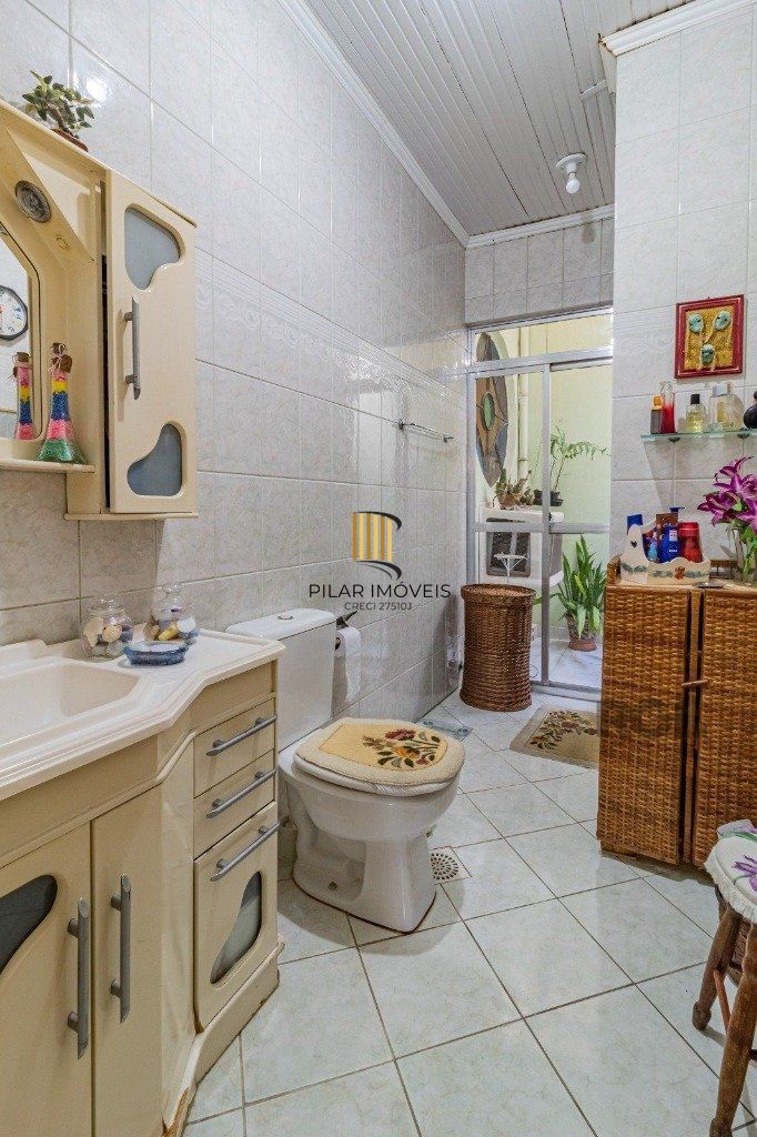 Casa de 3 dormitórios no bairro Santa Maria Goretti