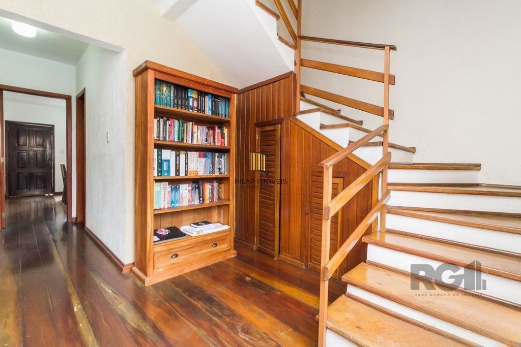 Casa 4 dormitórios no bairro  Aberta dos Morros