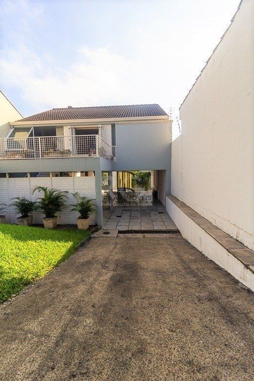 Casa para Venda - 227m², 3 dormitórios, sendo 1 suites, 4 vagas - Azenha