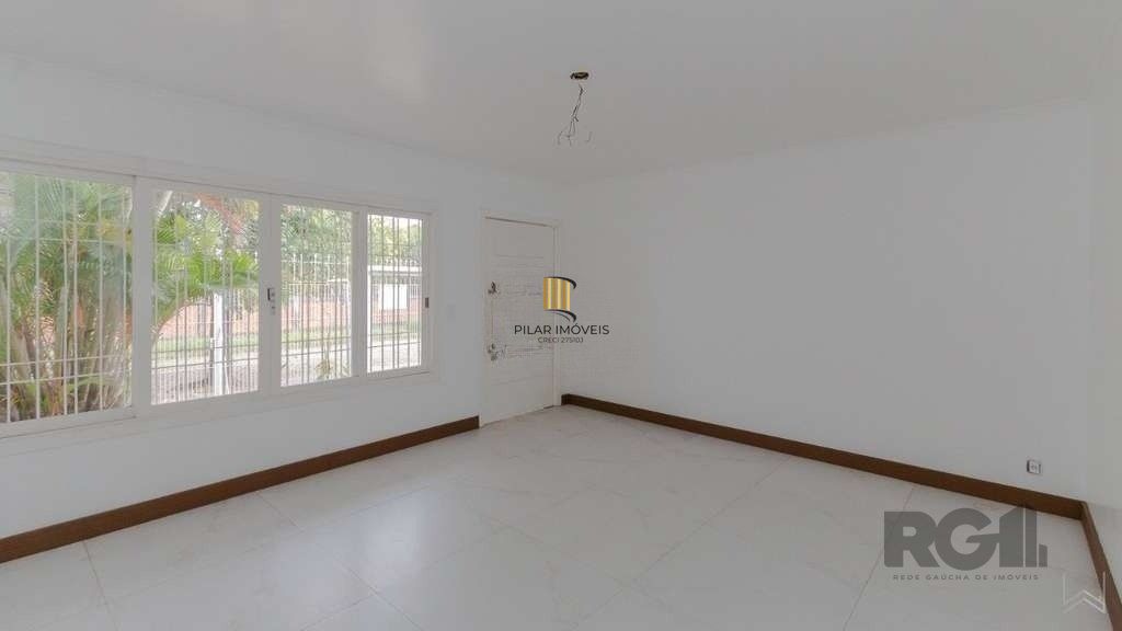 Casa 03 quartos, 02 vagas,próxima à Assis Brasil e Sertório.