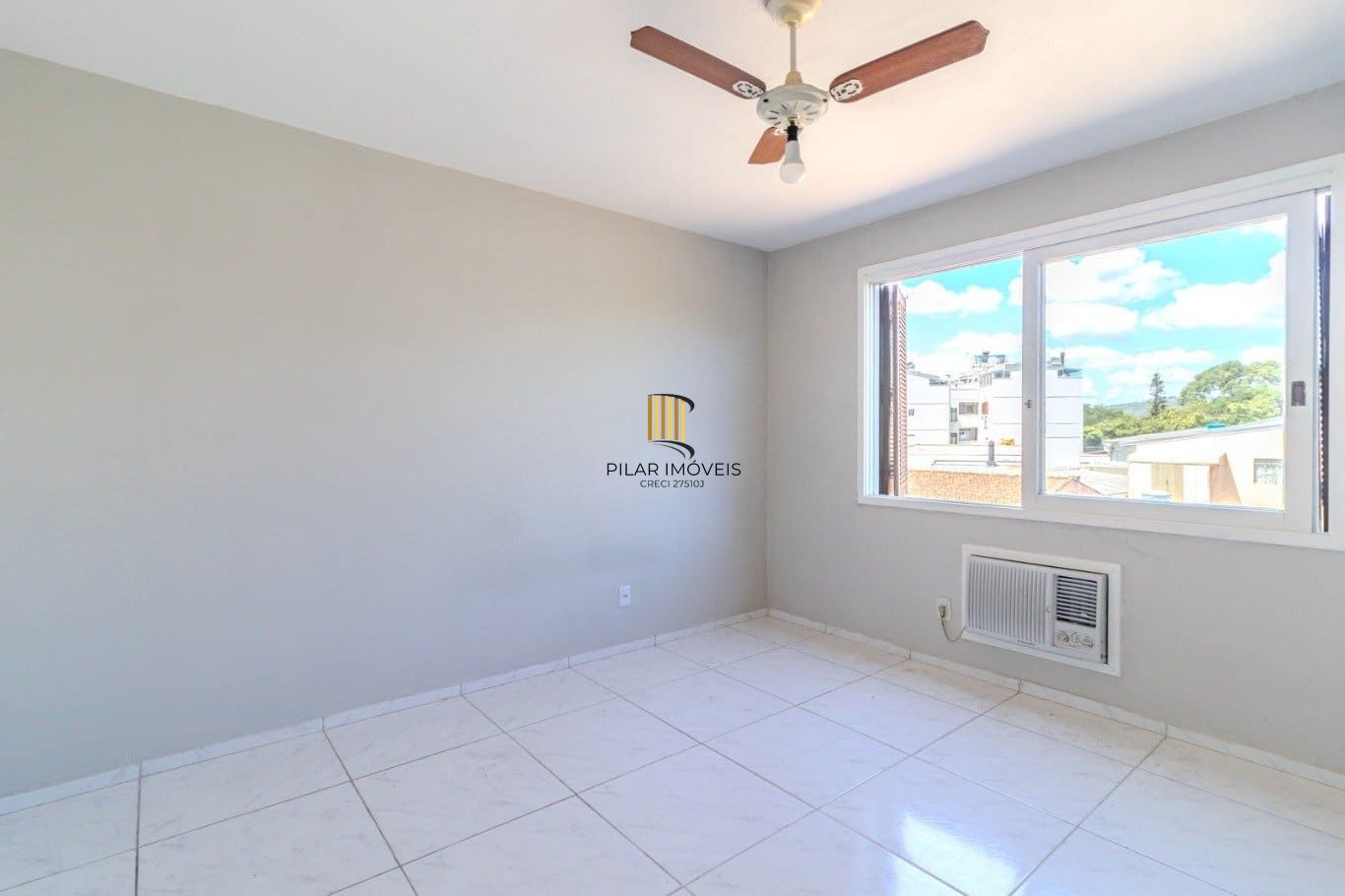 Apartamento de 2 dormitórios à venda em Vila Ipiranga, Porto Alegre.