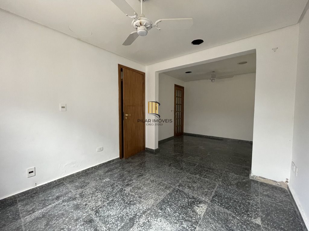 Casa 6 dormitórios no bairro Partenon