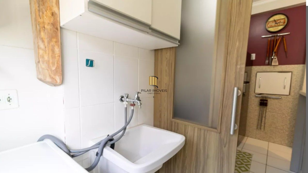 Apartamento de 2 dormitórios com 1 vaga de garagem escriturada, na Rua Dom Vital, Bairro Glória.