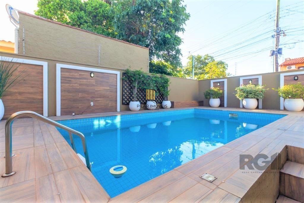 Casa de 380m², bairro Guarujá