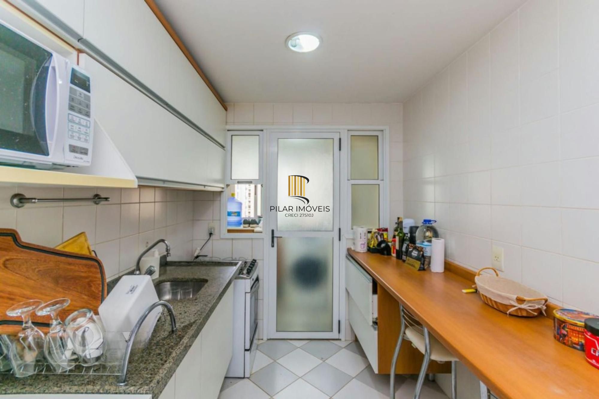 Apartamento de 3 dormitórios à venda em Passo D'areia, Porto Alegre.