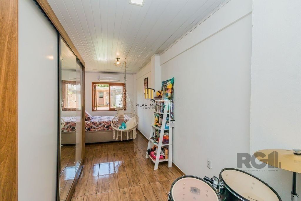 Casa de 2 dormitórios com 98m² no Bairro Lomba do Pinheiro