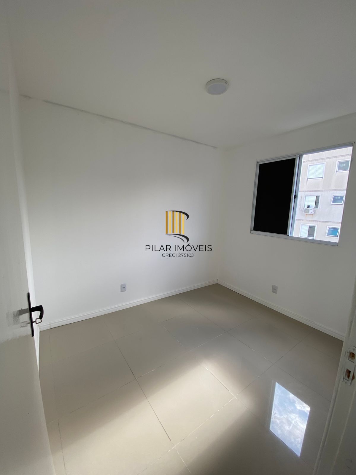 Apartamento de 2 dormitorios á venda no Bairro Vila Nova.