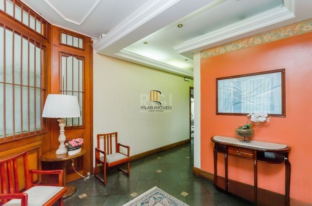 Apartamento 100m² no bairro Farroupilha - semi mobiliado, 3 dormitórios, 1 suíte e 1 vaga