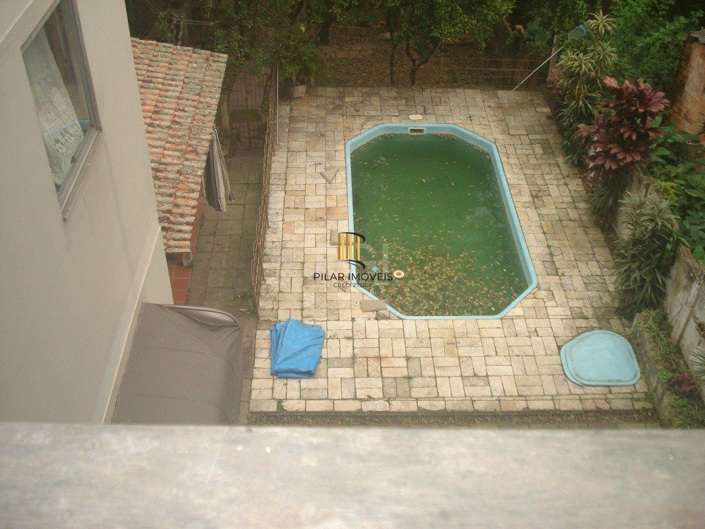 Casa para Venda - 500m², 6 dormitórios, sendo 2 suites, 4 vagas - Glória