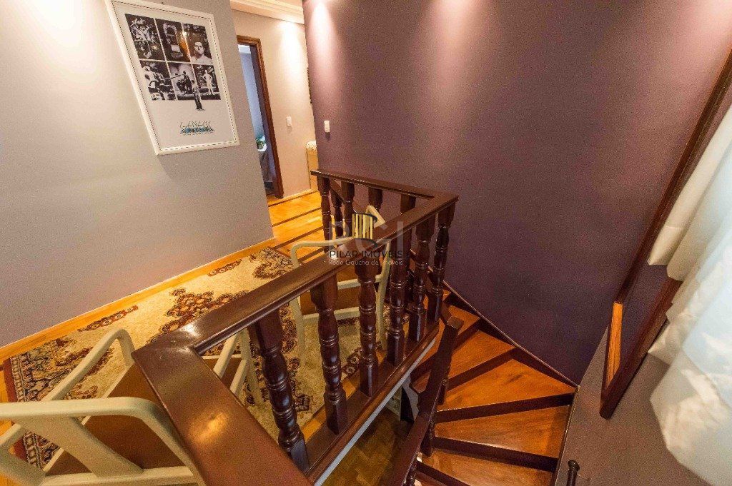 Casa para Venda - 317m², 5 dormitórios, sendo 1 suites, 2 vagas - Teresópolis