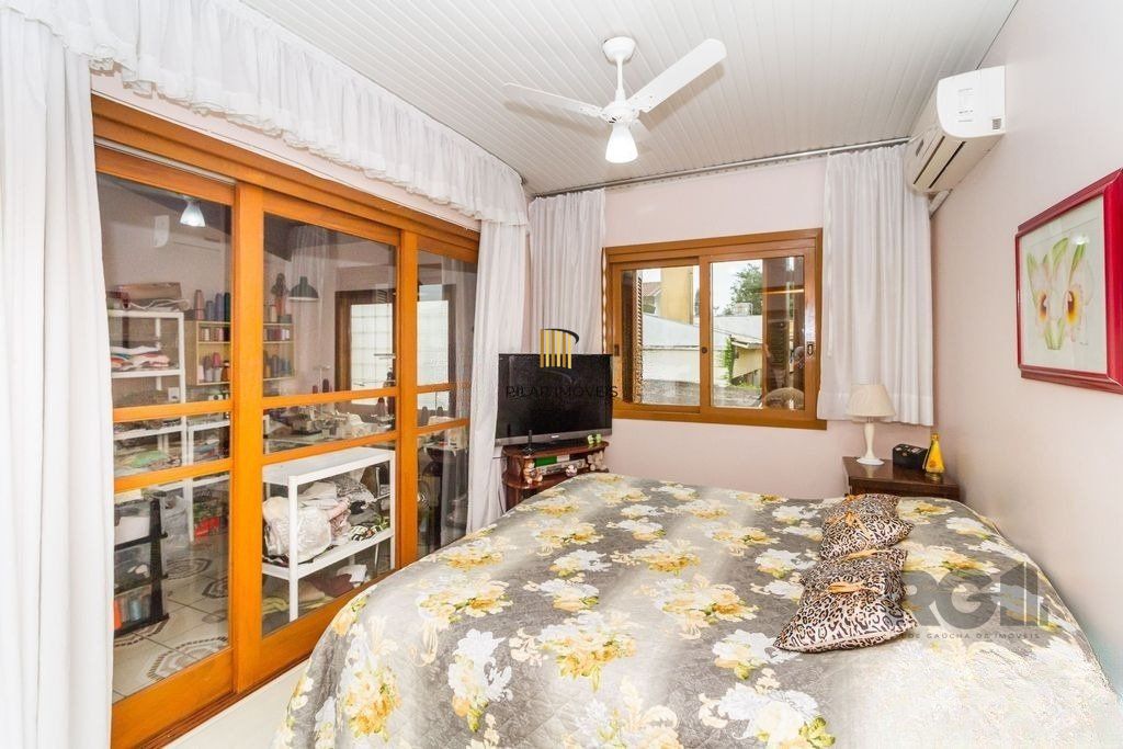 Casa 4 dormitórios no bairro Espírito Santo