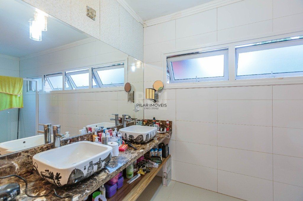 Casa de 498m², bairro Teresópolis