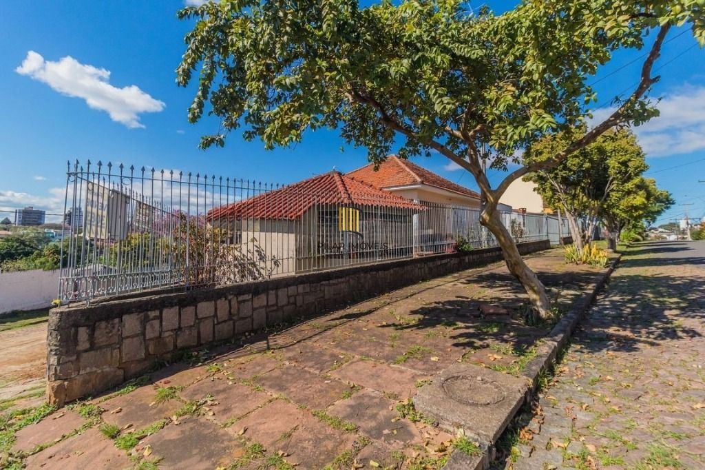 Casa de 3 Dormitório(s) Bairro Jardim Itu - Porto Alegre