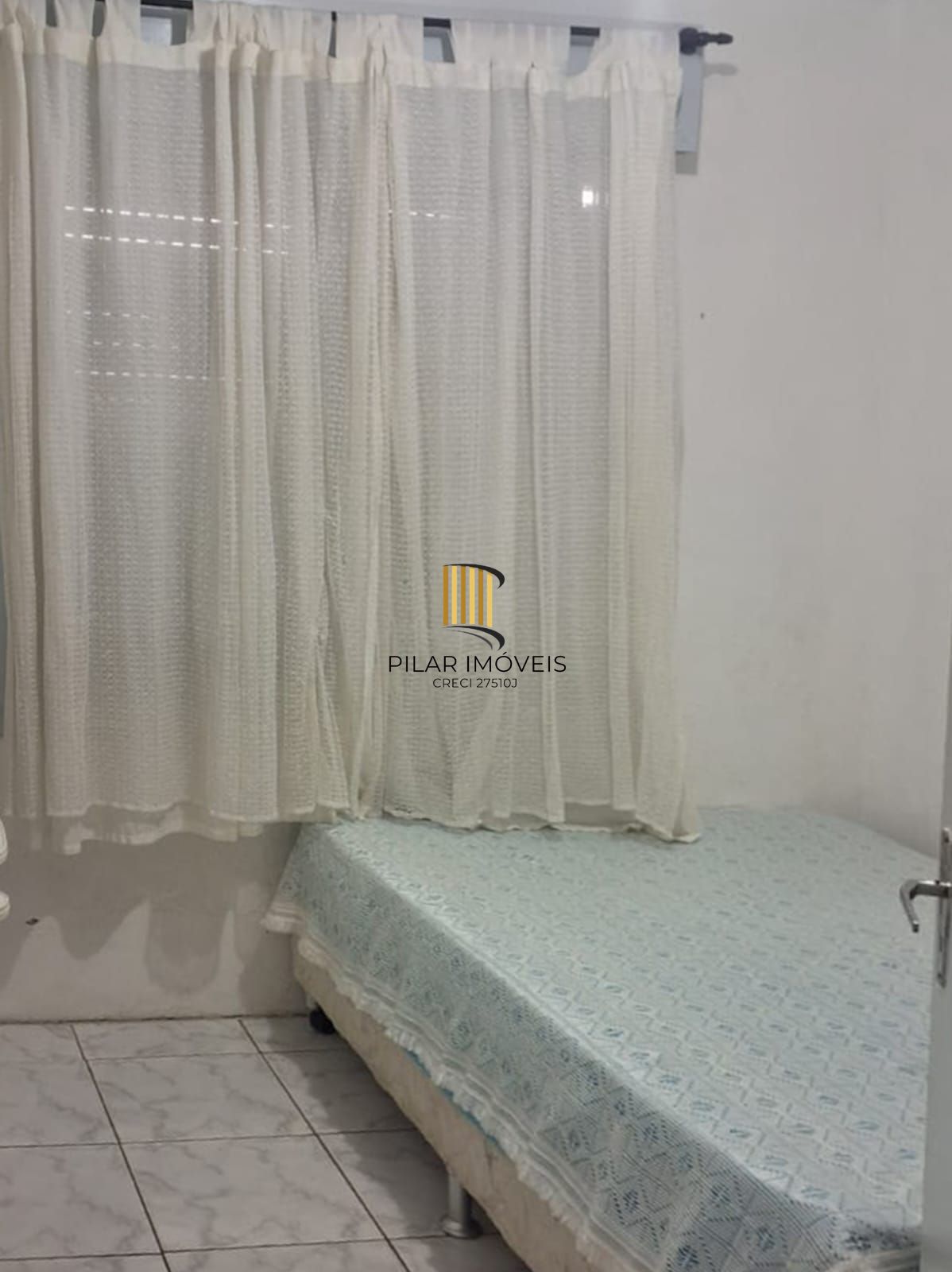 Casa no centro de Tramandaí com 3 dorm, 2 banh + edícula completa, garagem 2 carros com churrasqueira, próxima à Av. Fernandes Bastos.