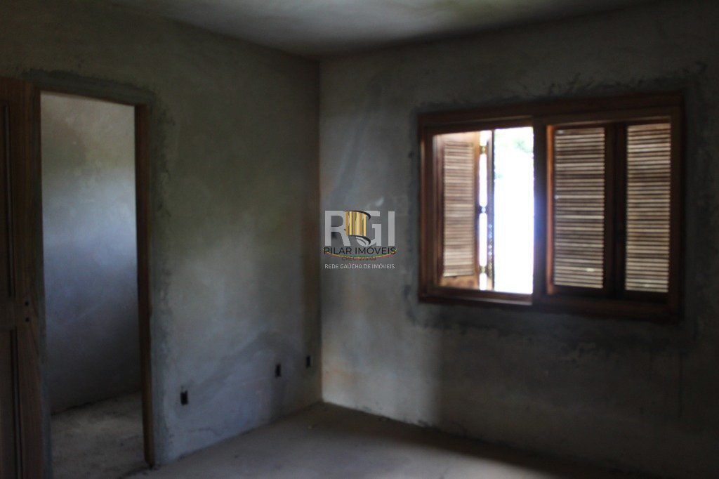 Casa para Venda - 300m², 5 dormitórios, sendo 3 suites, 5 vagas - Teresópolis