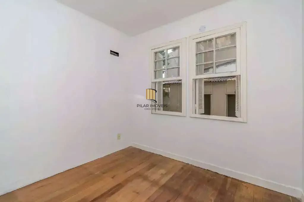 Casa com 2 quartos à venda na Medianeira, Porto Alegre.