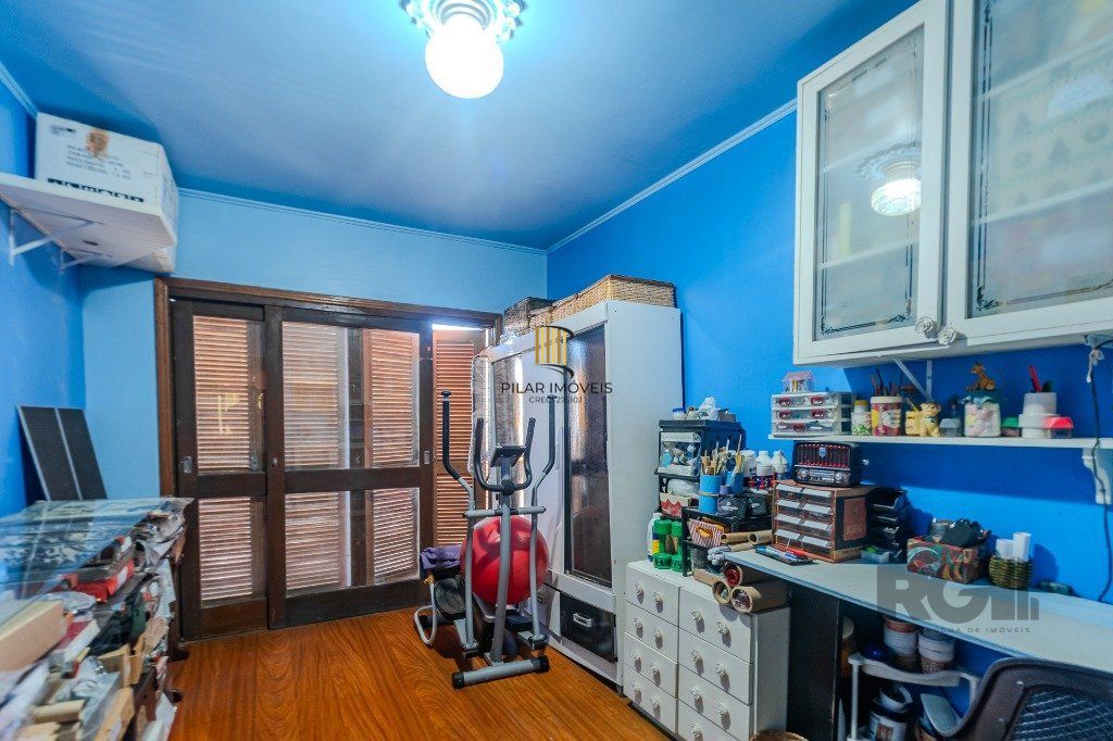 Prédio de 328m² - 4 dormitórios, 2 vagas no bairro Chácara das Pedras