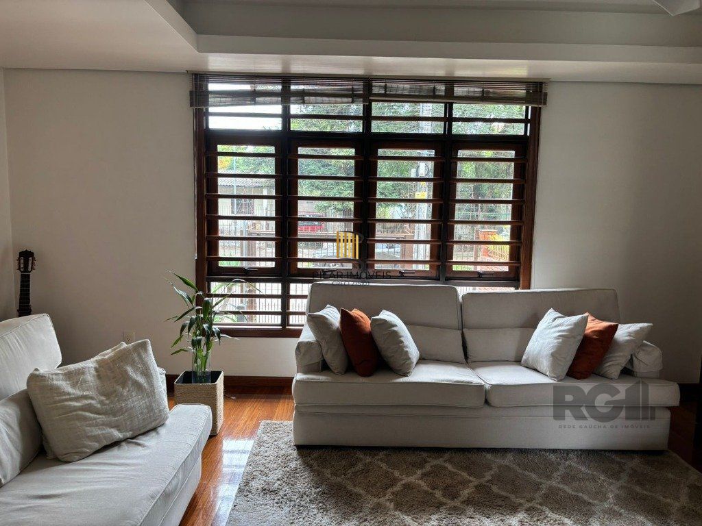 Casa 4 dormitórios no bairro Teresópolis